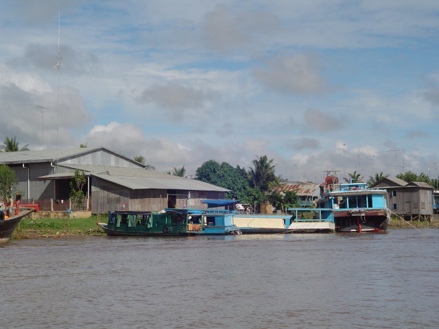 Boat dock Neak Luong