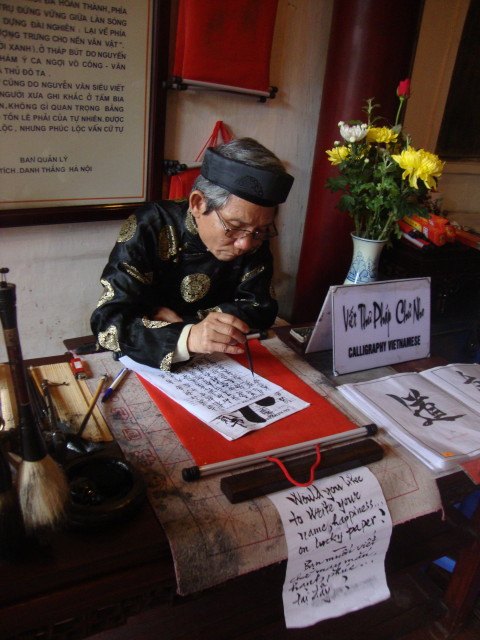 Schreiber im Jadebergtempel-Hanoi