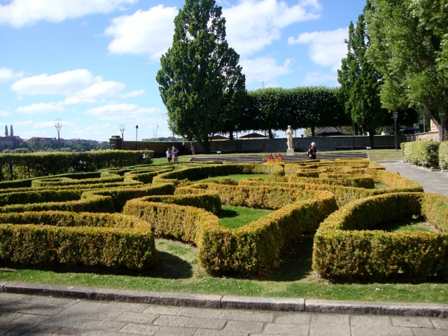 Labyrinth neben dem Rathaus